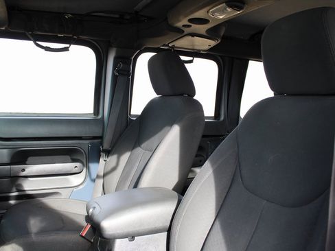 Used 2016 Jeep Wrangler Unlimited Sport image 15