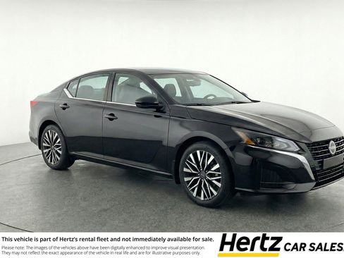 Used 2025 Nissan Altima 2.5 SV image 1