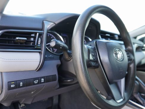 Used 2019 Toyota Camry LE image 12