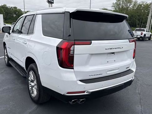 Used 2025 GMC Yukon Denali AWD/4WD image 4