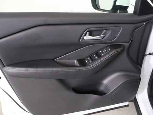 Used 2025 Nissan Rogue SV FWD image 18