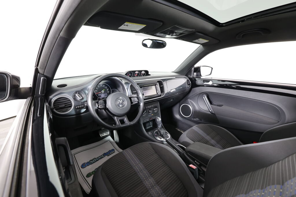 Used 2012 Volkswagen Beetle 2.0T FWD image 10