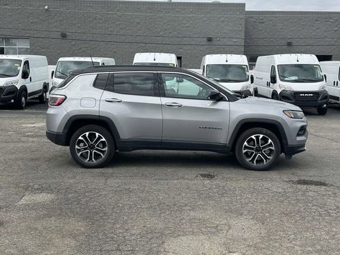 Used 2024 Jeep Compass Limited AWD/4WD image 2