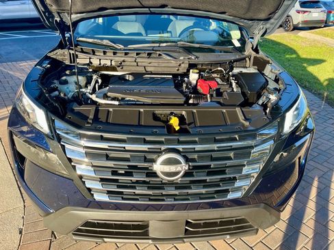 Used 2024 Nissan Rogue SV image 17