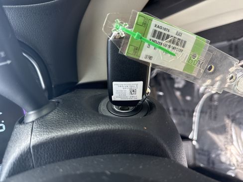 Used 2025 Kia Soul LX w/ LX Technology Package FWD image 35