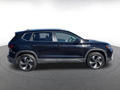 Used 2025 Volkswagen Taos SE image 16