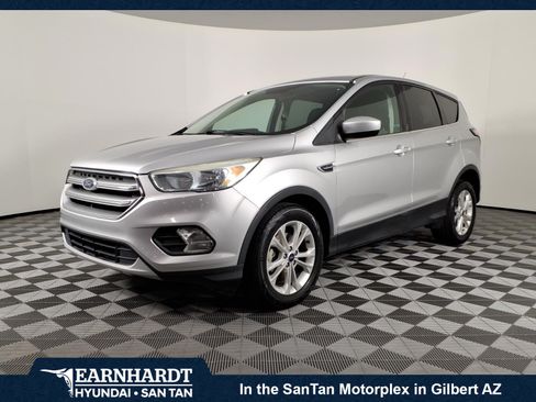 Used 2017 Ford Escape SE FWD image 1