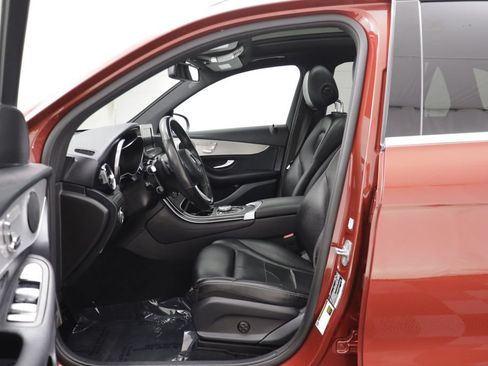 Used 2019 Mercedes-Benz GLC 300 4MATIC image 5