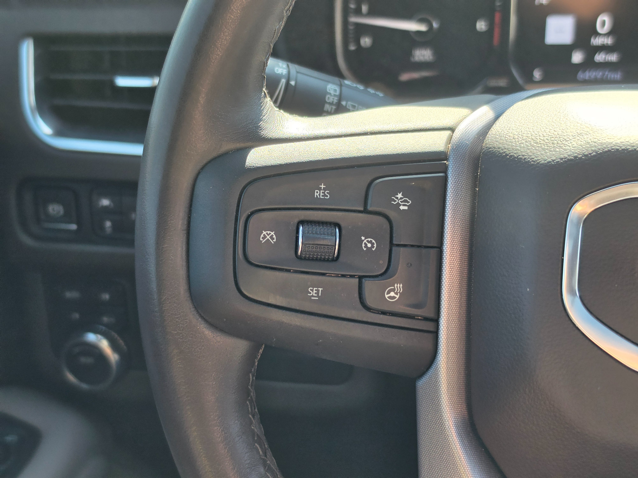 Used 2021 GMC Yukon SLT w/ SLT Premium Package AWD/4WD image 19