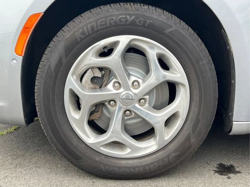 Used 2021 Chrysler Pacifica Limited w/ Premium & Safety Sphere Group AWD/4WD image 31
