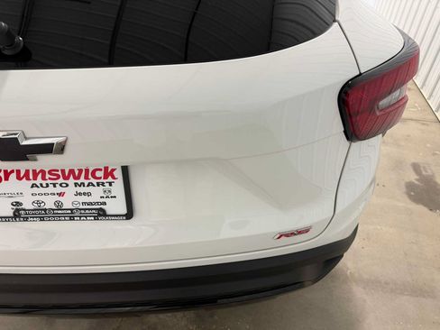 Used 2024 Chevrolet Trax RS FWD image 18
