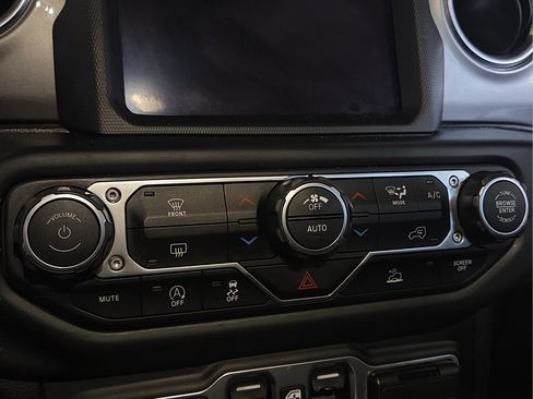 Used 2020 Jeep Gladiator Overland AWD/4WD image 22