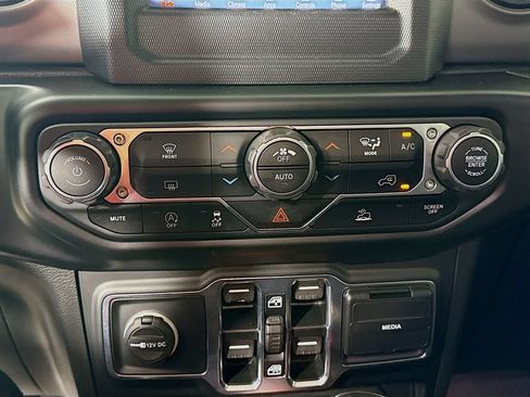 Used 2022 Jeep Wrangler Unlimited Sport AWD/4WD image 16