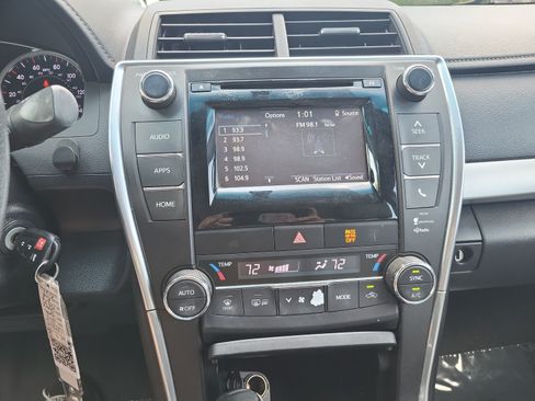 Used 2015 Toyota Camry XSE FWD image 28