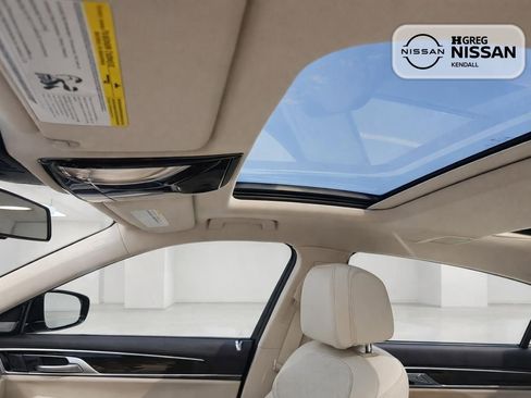 Used 2016 BMW 740i image 8