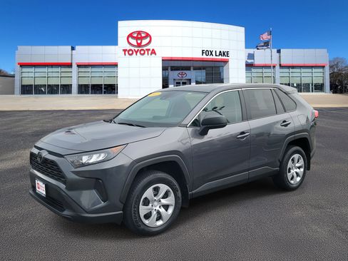 Used 2022 Toyota RAV4 LE image 2