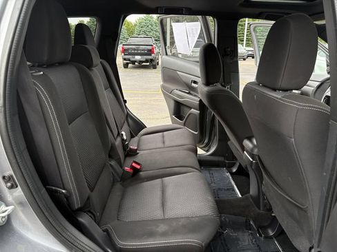 Used 2018 Mitsubishi Outlander SE FWD image 16