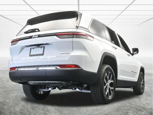 Used 2025 Jeep Grand Cherokee Limited image 59