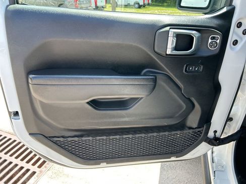 Used 2024 Jeep Wrangler Unlimited Rubicon image 10