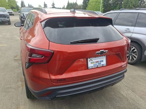 Used 2024 Chevrolet Trax RS w/ Sunroof Package image 8