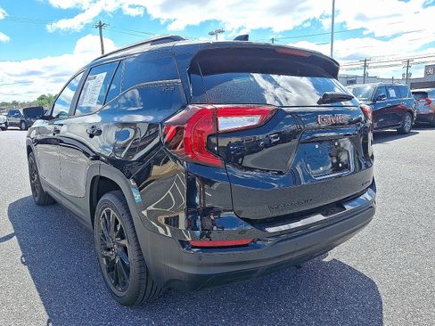 Used 2023 GMC Terrain SLE w/ Driver Convenience Package AWD/4WD image 4