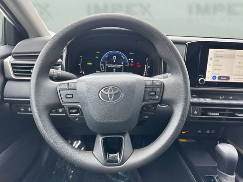 Used 2025 Toyota Camry LE image 12