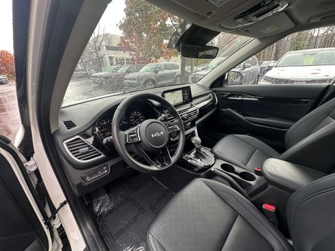 Used 2023 Kia Seltos EX image 31