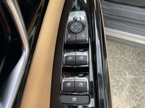 Used 2024 Kia Carnival EX image 16