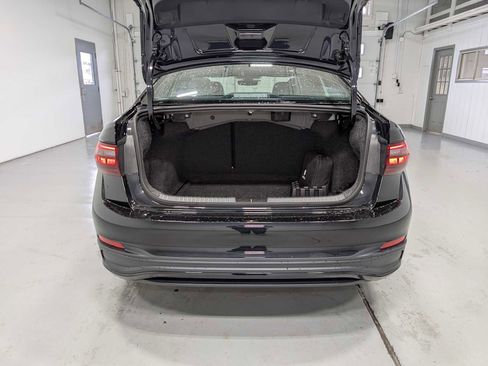 Used 2025 Volkswagen Jetta Sport image 35