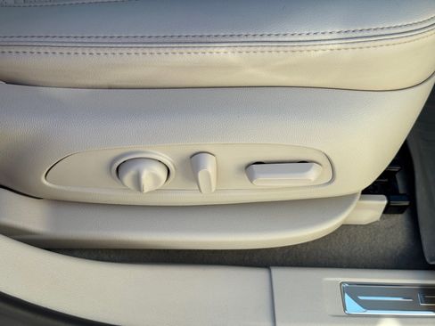 Used 2023 GMC Acadia Denali w/ Denali Ultimate Package image 12