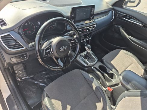 Used 2021 Kia Seltos S FWD image 14