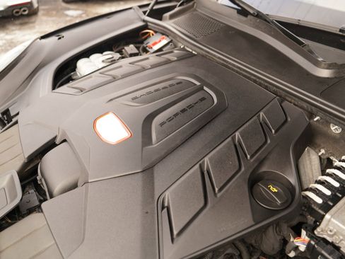 Used 2021 Porsche Cayenne Turbo image 88