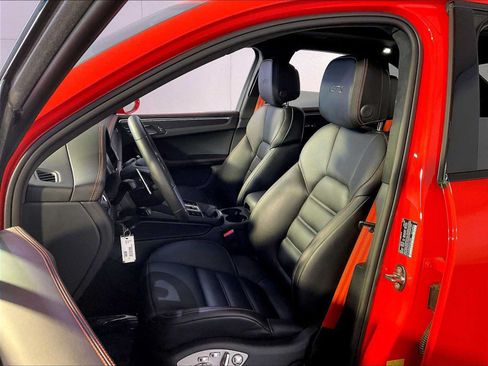 Certified 2026 Porsche Macan GTS AWD/4WD image 5