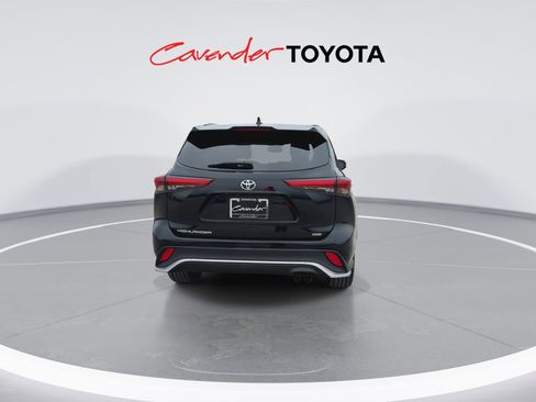 Certified 2021 Toyota Highlander XSE FWD image 7