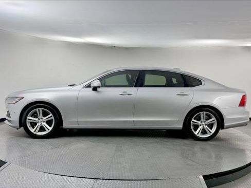 Used 2018 Volvo S90 T5 Momentum w/ Convenience Package FWD image 4