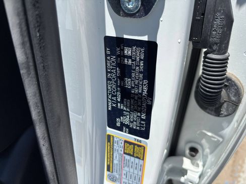 Used 2025 Kia Soul LX w/ LX Technology Package FWD image 27