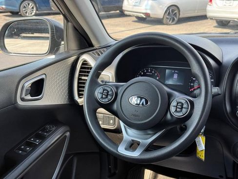 Used 2022 Kia Soul LX w/ Technology Package FWD image 11