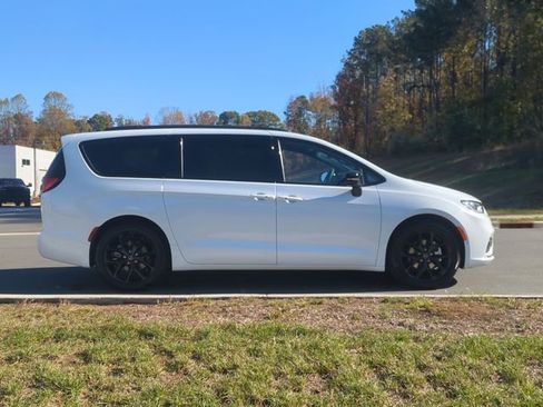 New 2026 Chrysler Pacifica Select w/ S Appearance Package FWD image 14