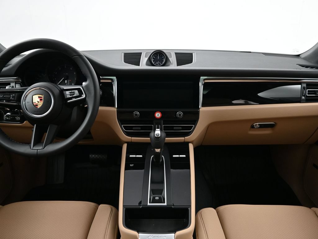 Used 2026 Porsche Macan AWD/4WD image 9