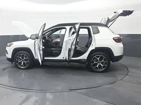 Used 2025 Jeep Compass Limited AWD/4WD image 38