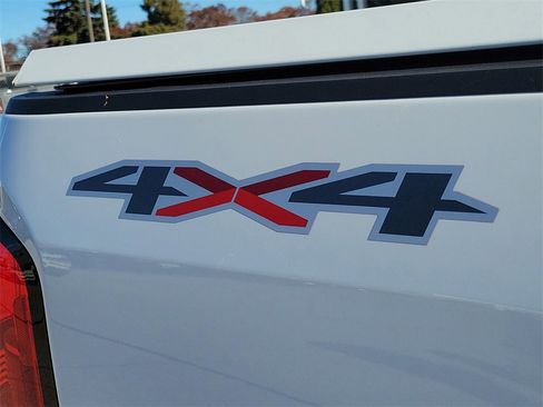 Used 2022 Chevrolet Colorado LT w/ Fleet Safety Package image 6