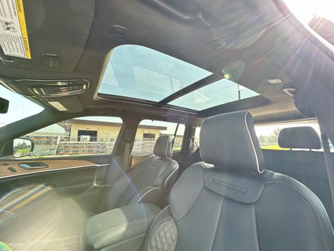 Used 2025 Jeep Grand Cherokee Summit AWD/4WD image 19