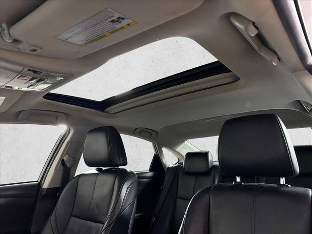Used 2014 Toyota Avalon Limited w/ Technology Package FWD image 2