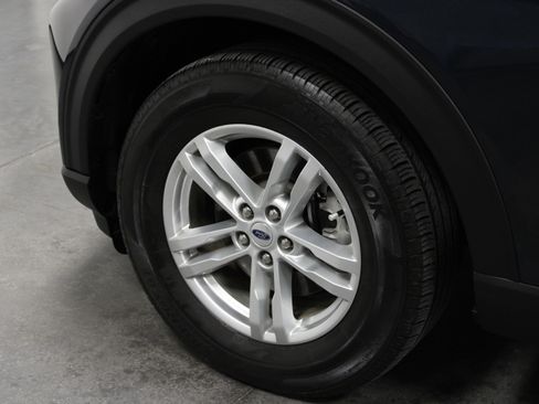 Used 2023 Ford Explorer XLT image 10