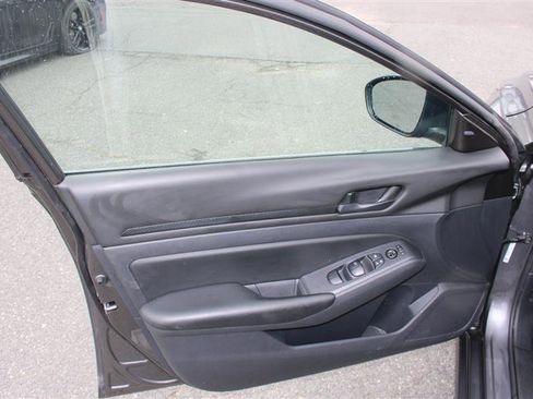 Used 2024 Nissan Altima 2.5 S image 10