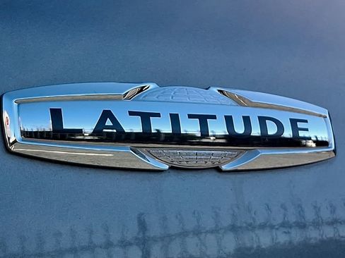 Used 2024 Jeep Compass Latitude image 31