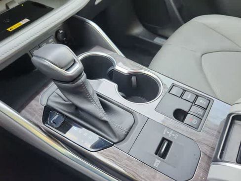 Used 2023 Toyota Highlander Limited FWD image 26