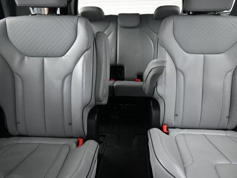 Used 2024 Hyundai Palisade SEL FWD image 32