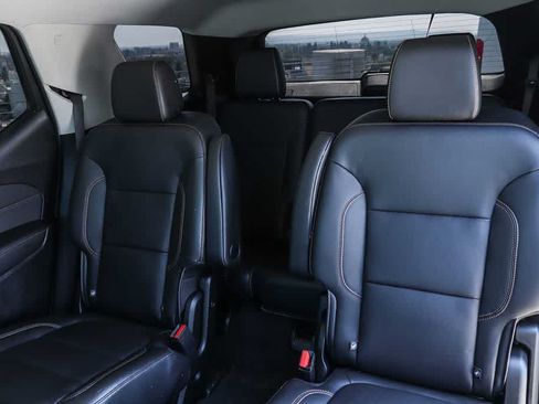 Used 2020 Chevrolet Traverse RS w/ LPO, Floor Liner Package FWD image 17