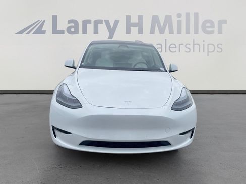 Used 2025 Tesla Model Y Performance image 8